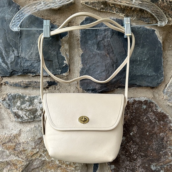 Coach Vintage Quincey 9919 Turnlock Leather Crossbody –...